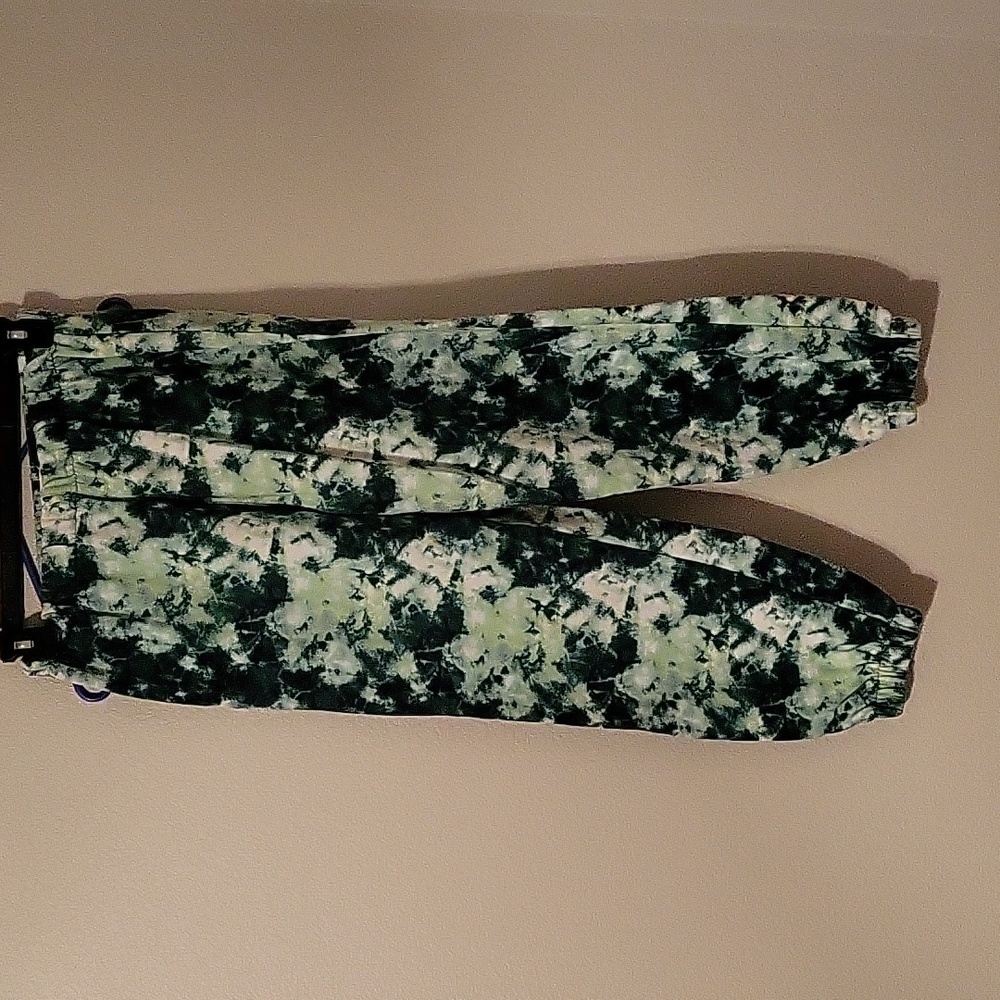 Green tyedye pair of sweat pants
